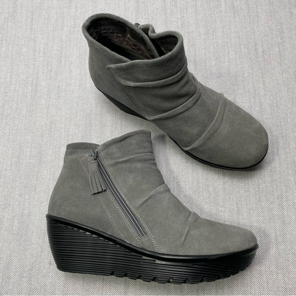 Skechers Pleated Gray Suede Air Cooled Memory Foam Platform Booties